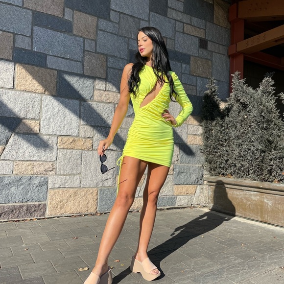 Bright Yellow Bodycon dress - Picture 2 of 2